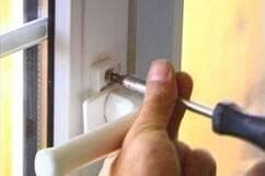 Регулировка пластиковых дверей